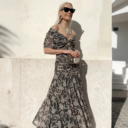 Vestido Estampado con Escote en V y Hombros al Aire