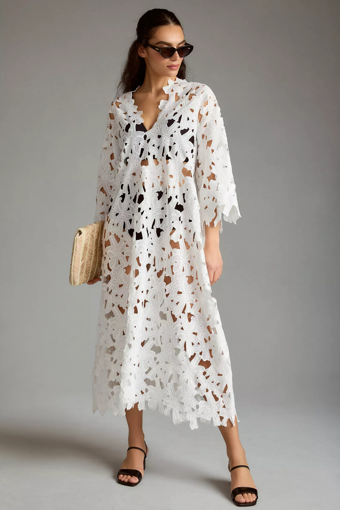 Vestido Playero Midi con Encaje Floral y Ojales